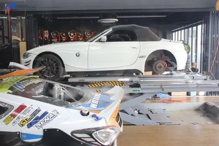[BMW Z4] 사일룬 타이어 265 / 35 / 18 인치 R01 하이그립 타이어 장착 부산 자동차 휠 타이어 교체 무브모터스 / 부산 기장군