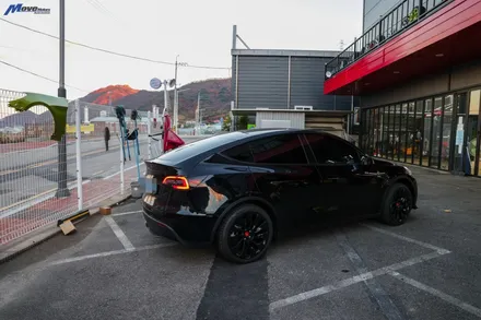 [테슬라 모델Y] 테슬라 모델Y 전용 프론트 립 리어 스포일러 장착 / 전기차 외관 튜닝 파츠 장착 무브모터스 / 부산 기장군