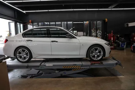 [BMW F30 330i] 부산 M퍼포먼스 풀카본 프론트립 디퓨져 장착 + 아우라에스 ARP 가변 듀얼배기 + BMW M4 컴페티션 19인치 휠 + PSM 카본 리어 스포일러 장착 / 부산 기장군