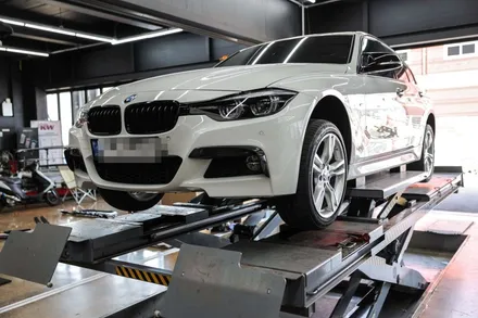 [BMW F30 330i] 부산 M퍼포먼스 풀카본 프론트립 디퓨져 장착 + 아우라에스 ARP 가변 듀얼배기 + BMW M4 컴페티션 19인치 휠 + PSM 카본 리어 스포일러 장착 / 부산 기장군