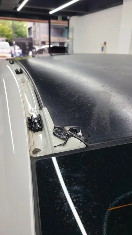BMW(F10) 루프스킨 재시공 3M유광블랙시공기[의정부랩핑,엠프로랩핑] / 의정부시 민락동