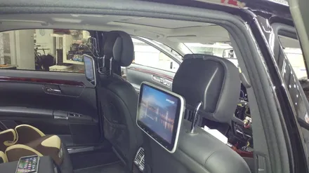 Benz S550차량에 아틀란3D맵이 탑재가 된 A클래스셋탑3 제품과 큐리어슬림 리어모니터 멀티미디어 구축!!! / 서초구 서초동