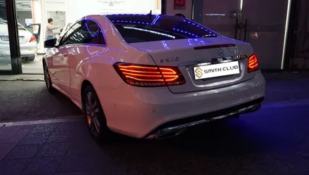 벤츠 E클래스 엠비언트라이트가 전혀 없는 쿠페 차량에 가변식 RGB엠비언트 라이트 튜닝 작업 / 서울 서초, 반포, 강남