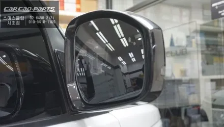 순정모니터에서 티맵을 연동할 수 있는 카플레이 모듈과 넓은 시야 확보를 위한 광각미러! 아이나비QXD1블랙박스와 녹슨 사이드스텝 교체 작업. / 랜드로버 / 디스커버리 4 / 서울 서초구