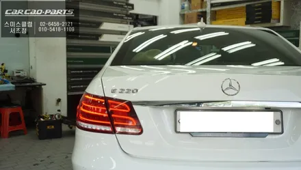2015년식 벤츠E220 NTG5.0차량 모니터 블랙아웃 현상으로 탈거 후 12.3인치 안드로이드 에스플레이 모니터 교체 작업. / 서초구 서초동