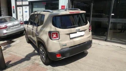 스마트폰 영상이 JEEP 레니게이드 순정모니터에서 동일하게 즐길수있는 \