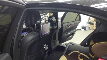 Benz S550차량에 아틀란3D맵이 탑재가 된 A클래스셋탑3 제품과 큐리어슬림 리어모니터 멀티미디어 구축!!! / 서초구 서초동