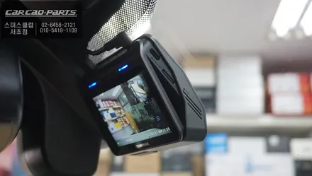 순정모니터에서 티맵을 연동할 수 있는 카플레이 모듈과 넓은 시야 확보를 위한 광각미러! 아이나비QXD1블랙박스와 녹슨 사이드스텝 교체 작업. / 랜드로버 / 디스커버리 4 / 서울 서초구