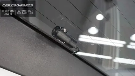 순정모니터에서 티맵을 연동할 수 있는 카플레이 모듈과 넓은 시야 확보를 위한 광각미러! 아이나비QXD1블랙박스와 녹슨 사이드스텝 교체 작업. / 랜드로버 / 디스커버리 4 / 서울 서초구