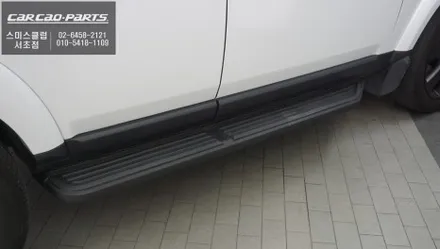 순정모니터에서 티맵을 연동할 수 있는 카플레이 모듈과 넓은 시야 확보를 위한 광각미러! 아이나비QXD1블랙박스와 녹슨 사이드스텝 교체 작업. / 랜드로버 / 디스커버리 4 / 서울 서초구