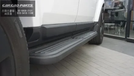 순정모니터에서 티맵을 연동할 수 있는 카플레이 모듈과 넓은 시야 확보를 위한 광각미러! 아이나비QXD1블랙박스와 녹슨 사이드스텝 교체 작업. / 랜드로버 / 디스커버리 4 / 서울 서초구