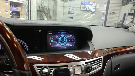 Benz S550차량에 아틀란3D맵이 탑재가 된 A클래스셋탑3 제품과 큐리어슬림 리어모니터 멀티미디어 구축!!! / 서초구 서초동