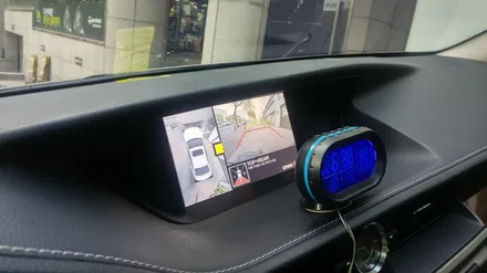 LEXUS ES300h차량 주변 360도 상황을 한눈에 파악할 수 있는 프리미엄 고급옵션 OMNIVUE NS 순정모니터 연동. / 서초구 서초동