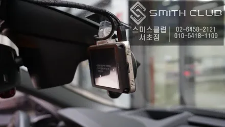 BMW 순정모니터와 터치연동되는 아이나비 X1 CUBE 내비게이션과 핸들과 연동되는 후방카메라.아이나비 QXD1000a블랙박스 작업. / 서울 서초, 반포, 강남