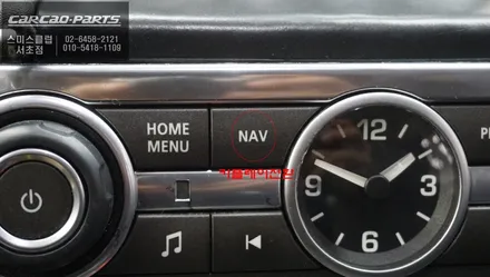 순정모니터에서 티맵을 연동할 수 있는 카플레이 모듈과 넓은 시야 확보를 위한 광각미러! 아이나비QXD1블랙박스와 녹슨 사이드스텝 교체 작업. / 랜드로버 / 디스커버리 4 / 서울 서초구