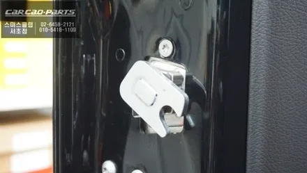벤츠 지바겐[G400]도어를 당겨주는 고스트도어 기능과 편리한 승하차를 위한 전동사이드스텝 장착. / 서초구 서초동