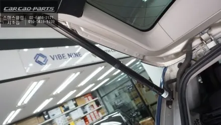 BMW X3차량 유용한 편의기능! 트렁크를 자동으로 열고 닫을 수 있는 전동트렁크 편의옵션 장착. / 서초구 서초동