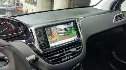 PEUGEOT 208차량에 야간 화질이 좋고 주차라인이 움직이는 후방카메라 장착하기. / 서초구 서초동