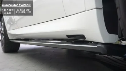 면발광LED 탑재되고 일체감있게 시공되는 BMW X5차량 국산 킹스텝 전동사이드스텝 장착. / 서초구 서초동