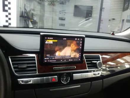 AUDI A8 차량에 최적화된 HDMI고화질 네비매립 \