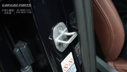 도어를 당겨주는 고스트도어 고급옵션과 180도 실내 분위기를 바꿀수 있는 훼오리커버와 스피커 패키지 시공. / BMW / X6 (G06) / 서울 서초구