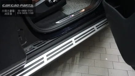 BMW X5차량 편리한 승,하차를 위한 일체감이 독보이는 고정형 사이드스텝 장착. / BMW / X5 / 서울 서초구