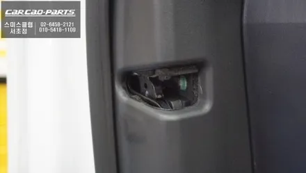 디스커버리 스포츠 자동으로 차량 도어를 부드럽게 닫아주는 고스트도어 고급옵션 튜닝. / 서초구 서초동