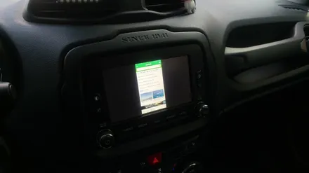 스마트폰 영상이 JEEP 레니게이드 순정모니터에서 동일하게 즐길수있는 \