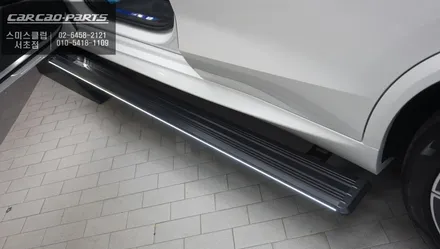 면발광LED 탑재되고 일체감있게 시공되는 BMW X5차량 국산 킹스텝 전동사이드스텝 장착. / 서초구 서초동