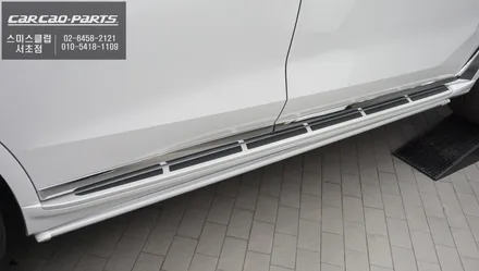 2023년식 BMW X7차량 국산 킹스텝 전동사이드스텝과 사각지대를 볼 수 있는 광각미러 시공. / 서울 서초, 반포, 강남