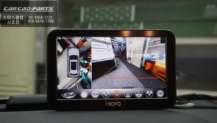 벤츠E300 차량 주변 장애물을 확인할 수 있는 3D어라운드뷰 주차옵션과 티맵, 카카오맵을 터치로 구현되는 큐로이엑스 매립. / 서울 서초, 반포, 강남