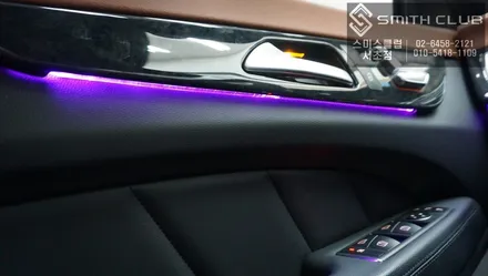 벤츠 CLS 250d 밝기가 약한 순정 엠비언트라이트보다 2~3배는 더 밝고 다양한 컬러로 구성된 RGB엠비언트라이트 튜닝작업. / 서울 서초, 반포, 강남