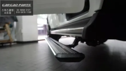 벤츠 지바겐[G63 AMG]차량 튼튼한 관절과 너비가 넓은 국산 킹스텝 전동사이드스텝 편의옵션 장착. / 서초구 서초동