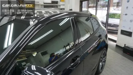 BMW120I차량 순정답게 시공되는 측후방센서 기능과 에메랄드 그린색상 플럭스<FLUX>틴팅 시공. / 서울 서초, 반포, 강남
