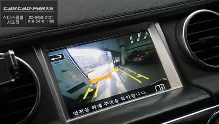 순정모니터에서 티맵을 연동할 수 있는 카플레이 모듈과 넓은 시야 확보를 위한 광각미러! 아이나비QXD1블랙박스와 녹슨 사이드스텝 교체 작업. / 랜드로버 / 디스커버리 4 / 서울 서초구