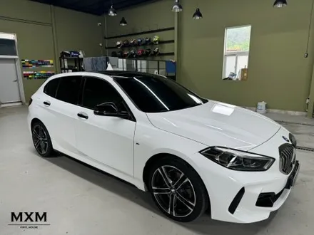 BMW 120I 에이버리데니슨 유광 화이트 전체랩핑 시공! 파주랩핑 운정랩핑 일산랩핑 월롱랩핑 문산랩핑 BMW랩핑 120I랩핑 120I전체랩핑 BMW포인트랩핑 화이트랩핑 흰색랩핑 / 파주 덕은리