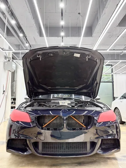 BMW M550d 랩핑 사고처리는 어떻게? 앞범퍼 랩핑 재시공. 보험수리 사고대차까지 김포랩핑 보험처리 / 경기 김포