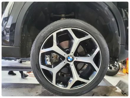 [전주휠복원 첨단타이어] BMW X6 19인치 순정휠-> 20인치 인치업(블랙폴리쉬컷팅휠+중고타이어조합)커스텀휠복원!- / 전주