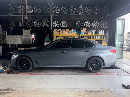 [전주 휠복원 첨단타이어]BMW 520d 순정 18인치 도장휠⇨블랙유광으로 휠복원 김제익산군산휠복원,대전휠복원,광주휠복원,전북전남휠복원,충남충북휠복원,경남경북휠복원,휠타이어,휠튜닝 / 전주