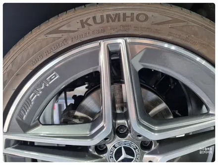 [공지] [전주 휠복원 첨단타이어]벤츠 CLS300d 순정19인치 자동차고 휠손상+타이어 찢어짐->복원휠교체+중고타이어조합- / 전주