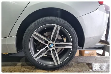 [전주 휠복원 첨단타이어]BMW118d Y자 스포크휠 17인치 휠크랙발생->순정17인치 다이아몬컷팅휠 +2254517 금호 솔루스 TA51 정읍익산김제휠복원, 군산광주대전휠복원튜닝 / 전주