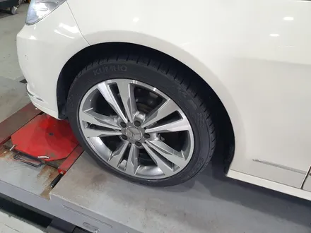 [첨단타이어]벤츠E300 순정17인치  ->벤츠E클래스 아방가르드 18인치 휠타이어인치업!! / 전주