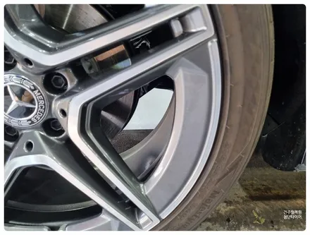 [공지] [전주 휠복원 첨단타이어]벤츠 CLS300d 순정19인치 자동차고 휠손상+타이어 찢어짐->복원휠교체+중고타이어조합- / 전주