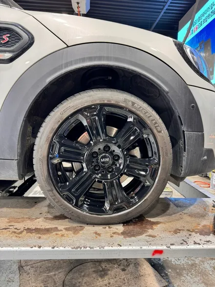 [전주 휠복원 첨단타이어] BMW 미니 컨트리맨 19인치 순정휠 ⇒ 블랙유광으로 휠복원 전주휠타이어,인치업튜닝,브레이크튜닝 광주대전휠복원,서천대천휠복원,정읍김제군산휠복원 / 전주