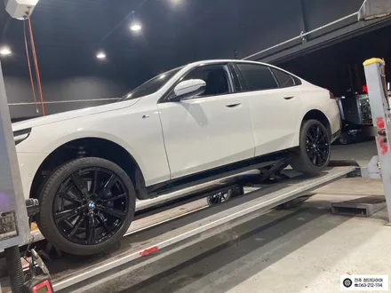 BMW i5 20인치 순정휠->블랙유광 휠복원/휠도색 정읍익산김제군휠복원,대전휠광주휠,충북충남휠,전주자동차휠,김제휠복원,휠튜닝인치업 / 전주