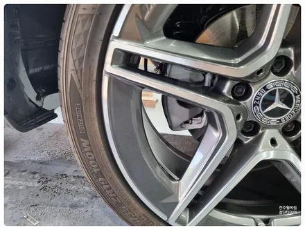 [공지] [전주 휠복원 첨단타이어]벤츠 CLS300d 순정19인치 자동차고 휠손상+타이어 찢어짐->복원휠교체+중고타이어조합- / 전주