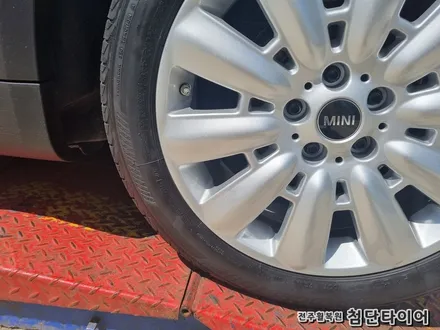 [전주휠복원 첨단타이어] 미니컨트리맨 쿠퍼D 순정18인치 휠복원휠도색 / 전주