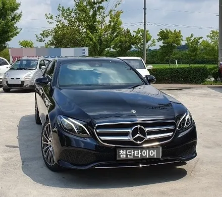 [첨단타이어] 벤츠E300 순정18인치->19인치 휠타 인치업 전주휠복원,전북휠복원 익산휠복원, 김제휠복원, 군산휠복원,광주휠복원,전주자동차튜닝, 전주휠, 전주타이어,전주휠 / 전주