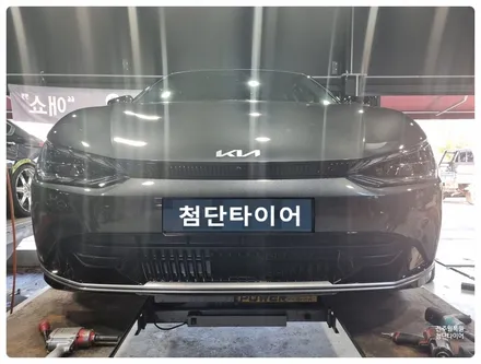 [전주 휠복원 첨단타이어] 기아 EV6 순정19인치 휠스크래치/휠긁힘-> 다이아몬드컷팅 휠복원&복원휠 교체 튜닝!정읍익산김제군휠복원,대전휠광주휠,충북충남휠,전주자동차휠,김제휠복원 / 전주