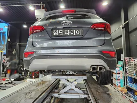 [전주김제 휠복원 첨단타이어] 싼타페 DM 18인치 도장 복원휠 튜닝 휠복원 광주대전휠복원 군산휠복원,충남충북휠복원,서천대천휠복원,여수목포휠복원,전주휠튜닝, 휠타이어인치업 / 전주